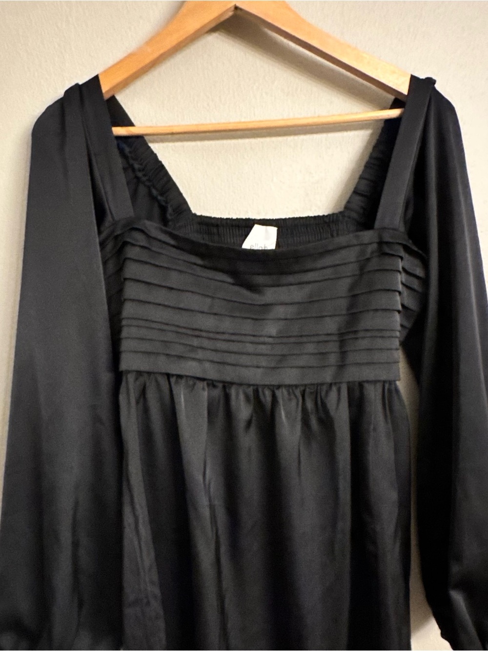 ELLOH Ruffle Puff Dress - Picture 4 of 6